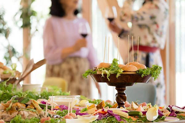 お祝いごとやパーティといった人が集まるイベントなど